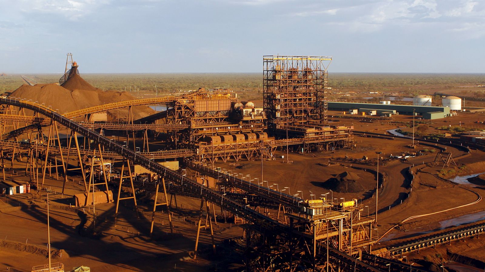 Glencore and Rio Tinto in talks that could create world's largest mining firm. El título no debe